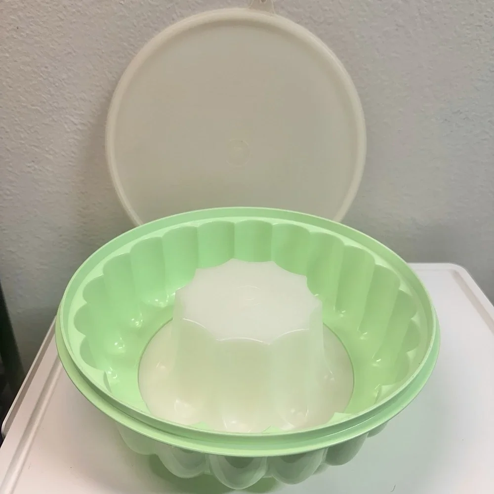 Vintage Tupperware Mint Green Fluted Jello Gelatin‎ Mold W Lid 1201 1202 1203